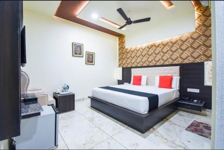 Hotel Ravi Residency ชลันธระ ภายนอก รูปภาพ