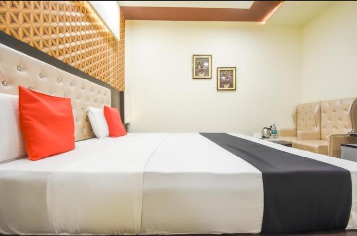 Hotel Ravi Residency ชลันธระ ภายนอก รูปภาพ